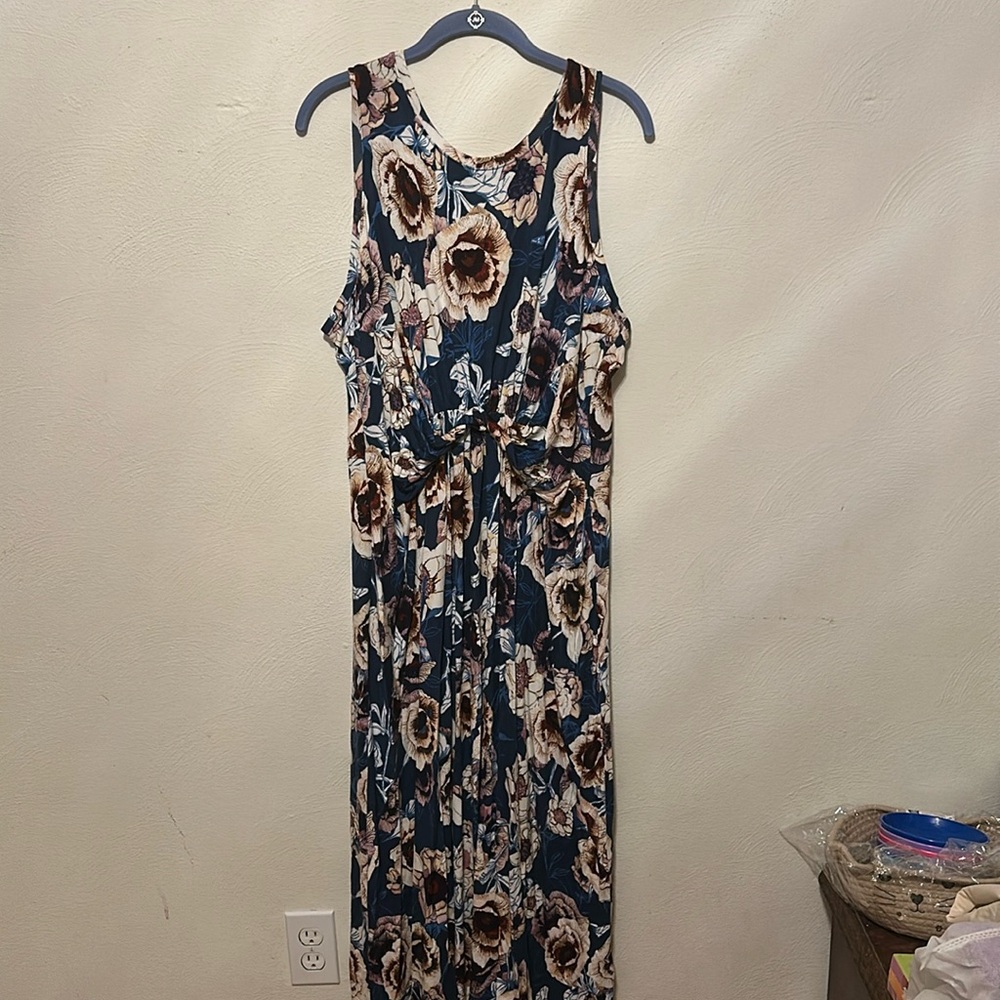 Women’s maxi dress.